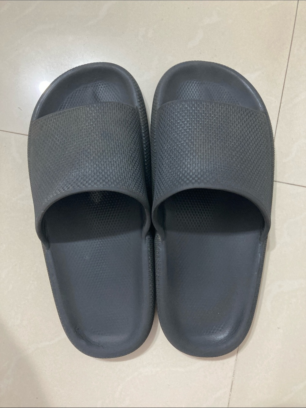 SHEIN Men's Black Textured Slide Sandals